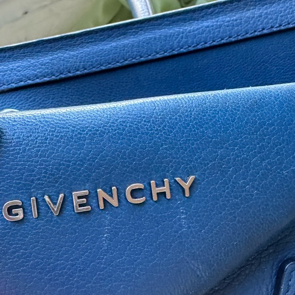 GORGEOUS blue Givenchy shoulder bag - Picture 13 of 15